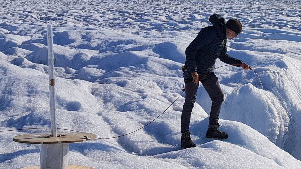 The challenge of FTTH aerial cable installation in extreme weather conditions or remote areas The challenge of FTTH aerial cable installation in extreme weather conditions or remote areas