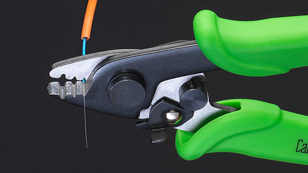Fiber-Cutter-Stripping-Fiber